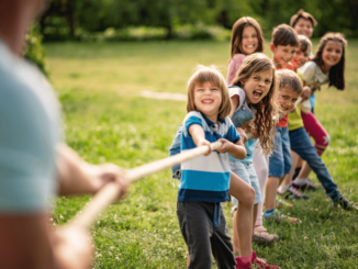 kids-playing-tug-of-war