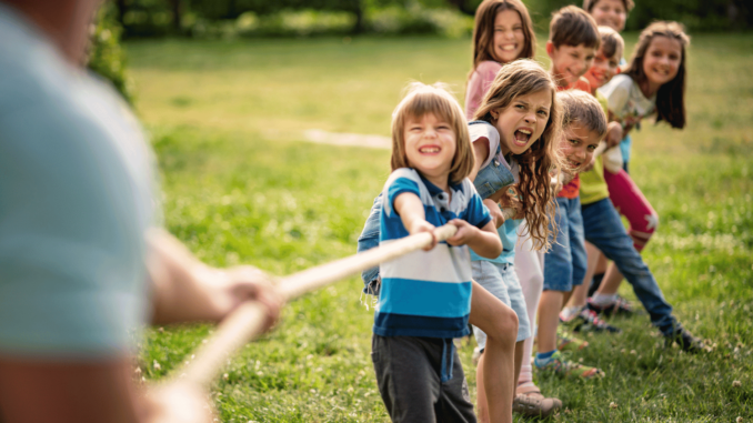 kids-playing-tug-of-war