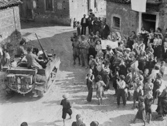 Italians-Greet-Canadian-Troops