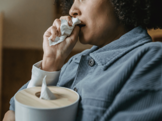 woman-holding-tissue